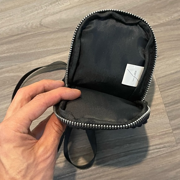 [SOLD] Corduroy velvet neck pouch - Picture 2 of 3